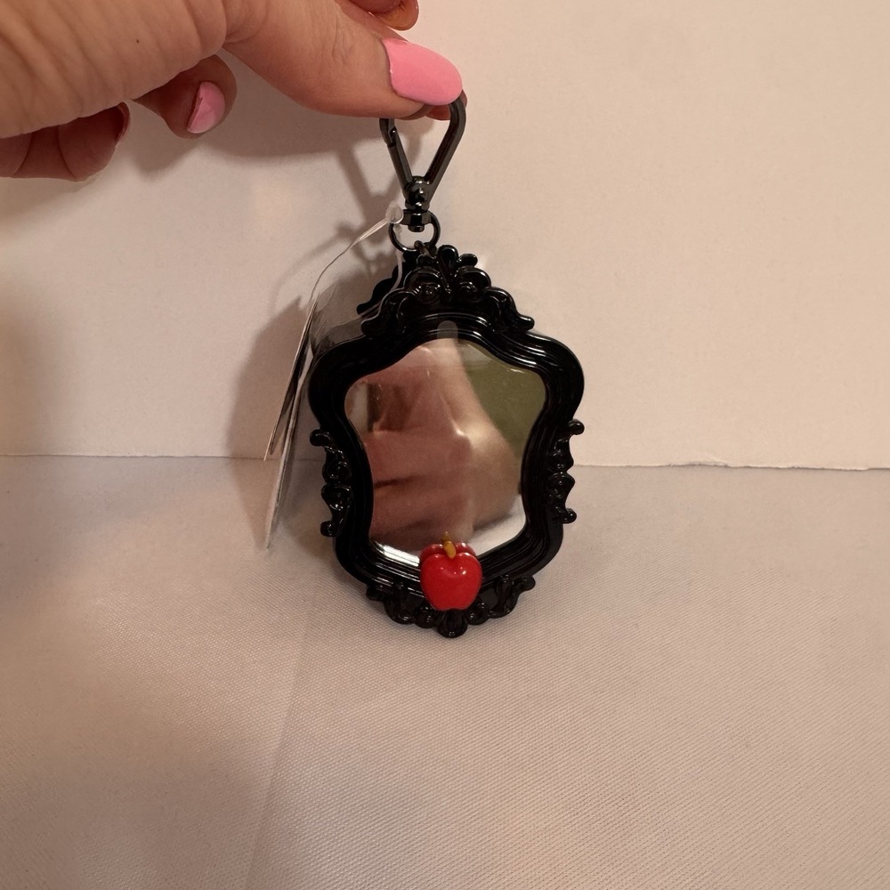 Bath & Body Works Disney Villains Evil Queen Light Up Mirror PocketBac Holder